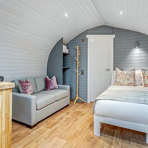 One-Bedroom Holiday Home